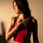 The Physiology of Warm Tones: Do Red Garments Actually Influence Heart Rate and Circulation?