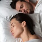 Silk vs. Cotton: The Mechanical Friction Difference Preventing Sleep Wrinkles and Hair Breakage