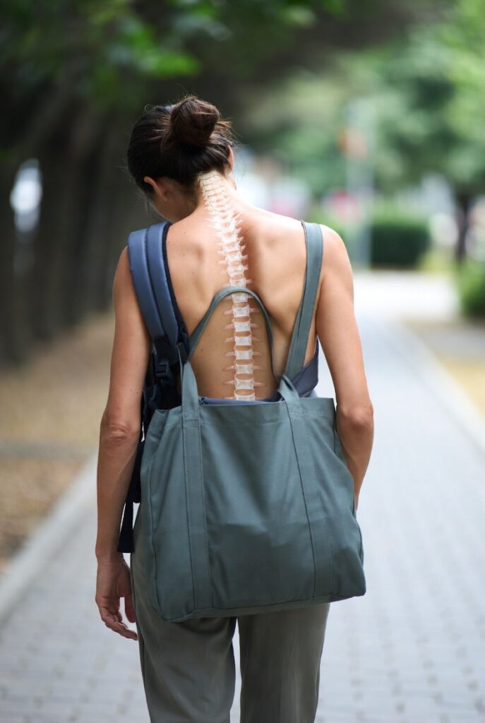 How Wearing Asymmetrical Tote Bags Alters Your Spinal Alignment and Walking Gait
